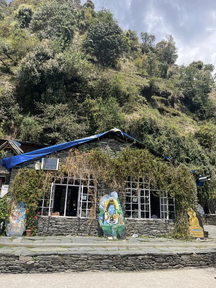 Cafes in Dharamshala 2026 – Best Mountain View Cafes, Coffee Shops & Food Spots