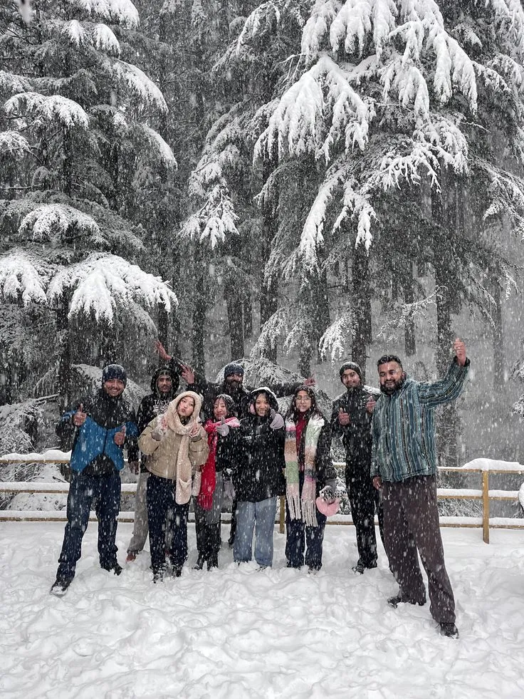 Family Kashmir Getaway with Dal Lake Ride